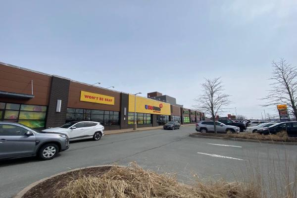 No Frills opens on Pleasant