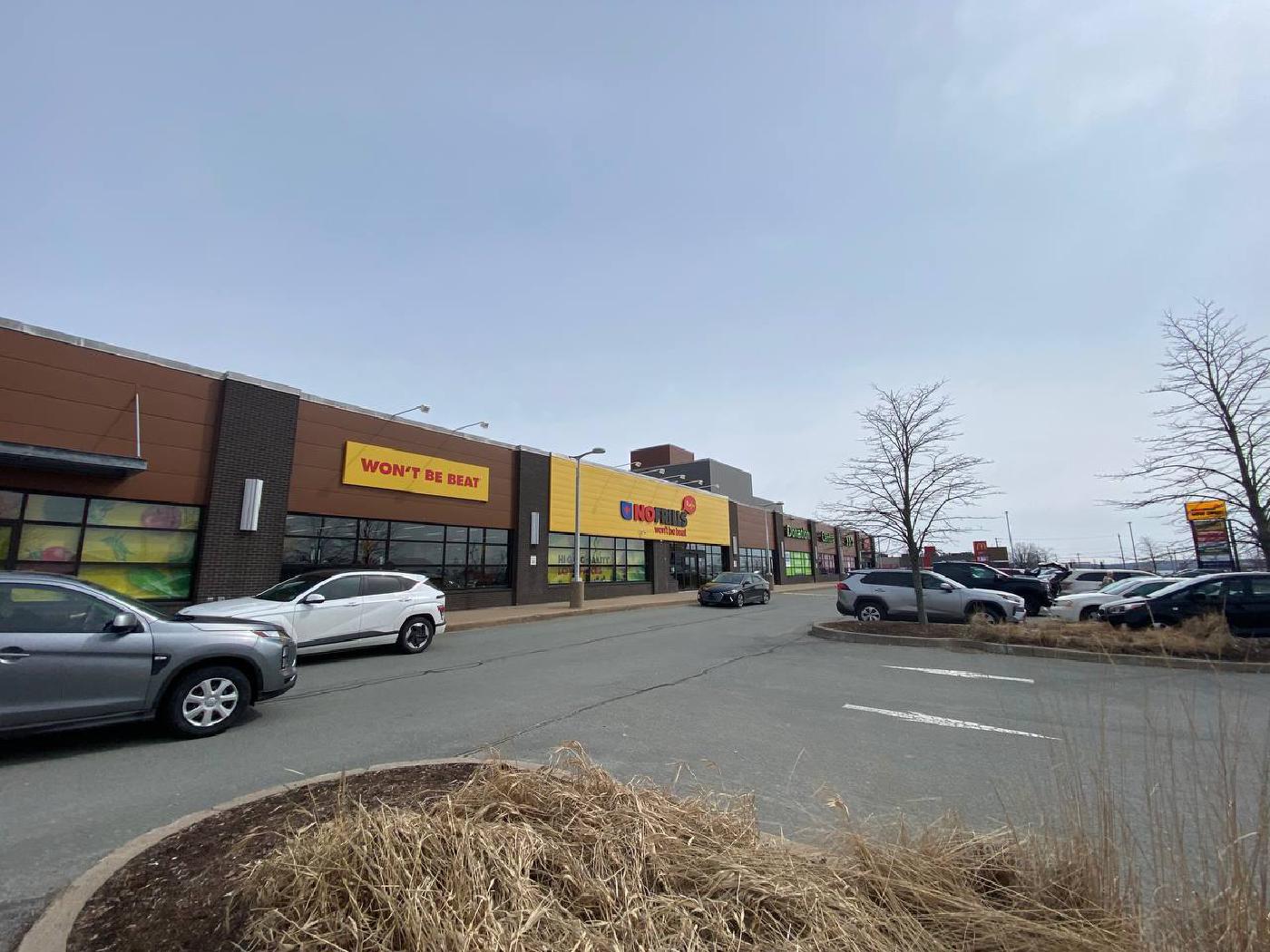 No Frills opens on Pleasant