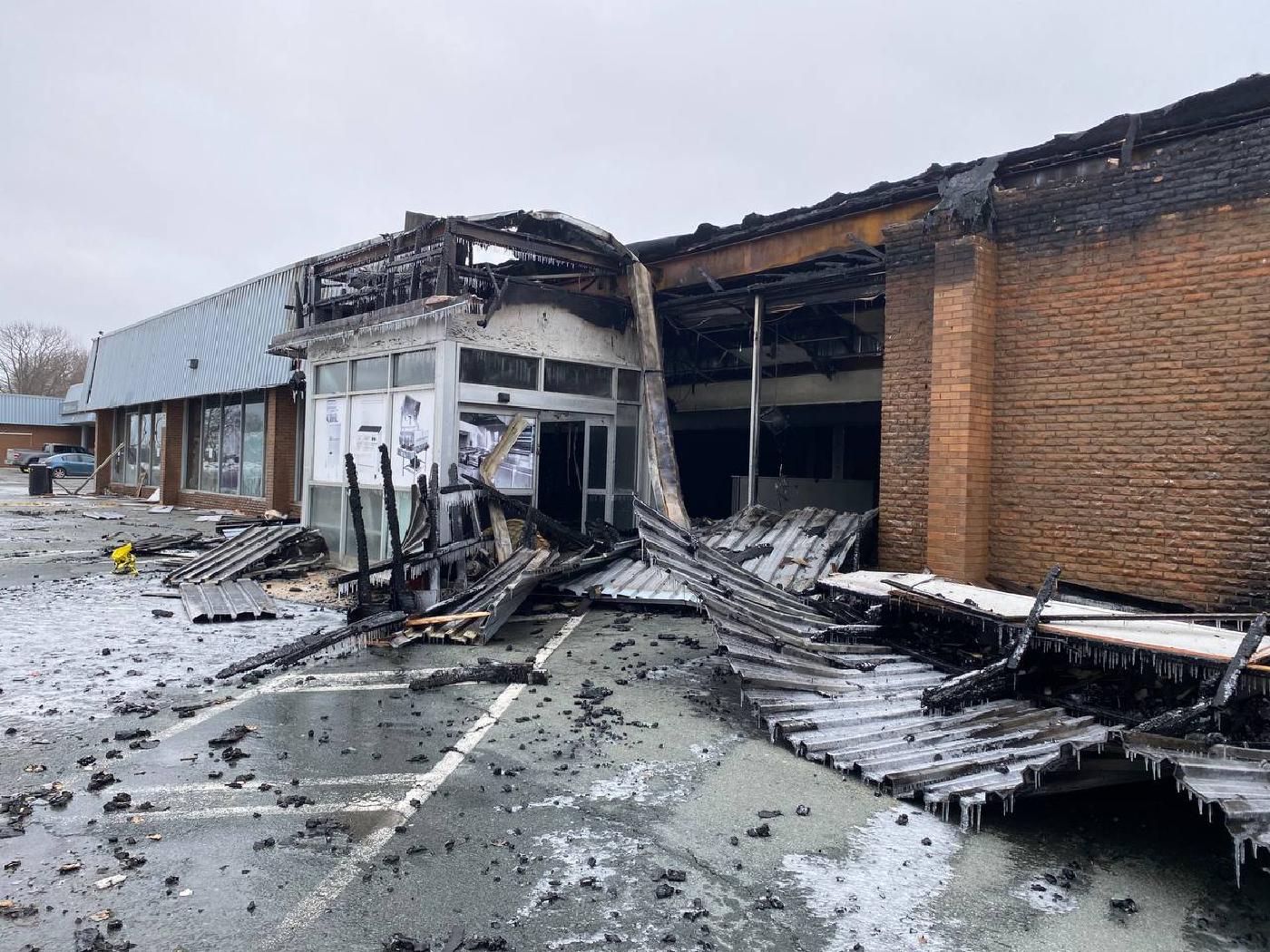 Diner reports smoke damage from fire, ceiling damage visible in Efty Dishes